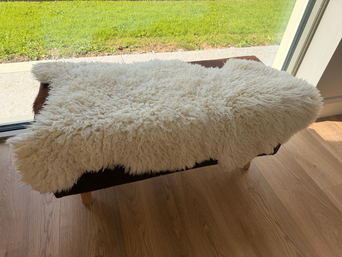 Niamh Curly White Sheepskin Rug