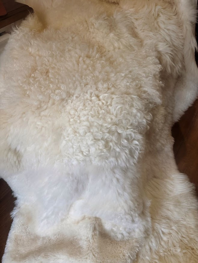 Large White Sheepskin