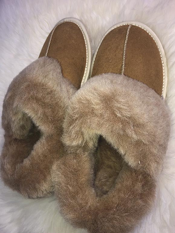 sheepskin slippers in beige